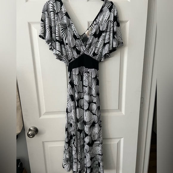 Black & White Flutter Sleeve Dress - Picture 1 of 4